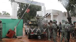 Bérets rouges tués au Mali: un charnier découvert près de Kati