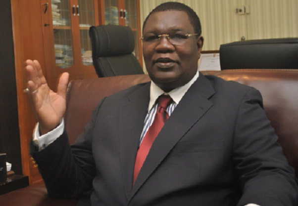 Ousmane Ngom autorisé à sortir du territoire : les raisons d’une dérogation