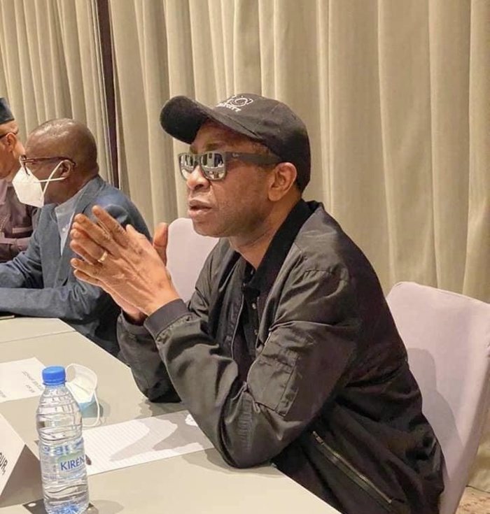 Jakaarlo bi : Youssou Ndour appelle en direct en félicite...