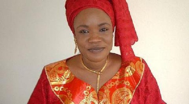 Deux fois épinglée pour présomption de détournement, pas inquiétée, Ndèye Khady Diop décorée par sa cousine germaine, Mimi