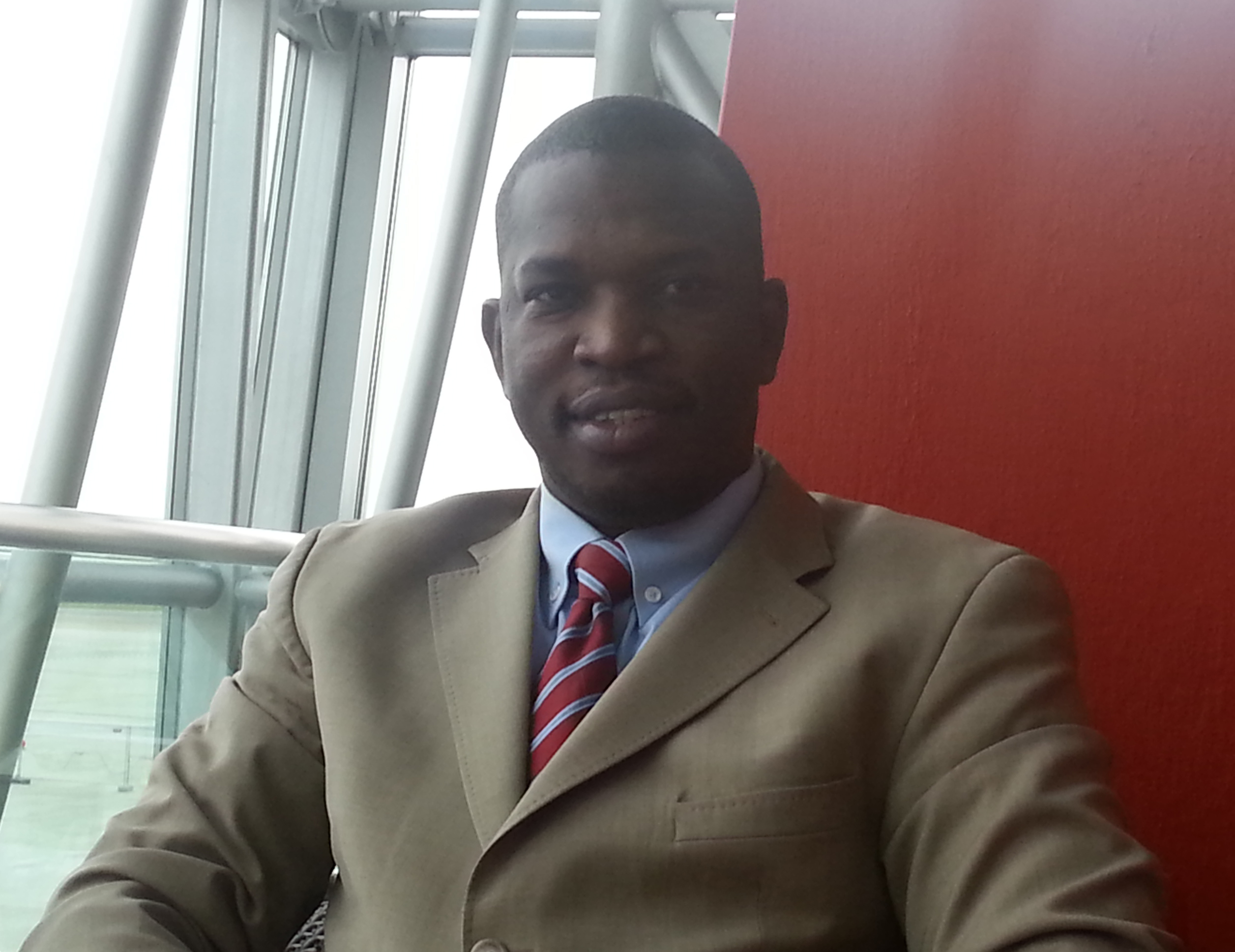 Ousmane Dia, gestionnaire et médiateur culturel établi a Genève: « si Macky Sall se sépare d’Aminata Touré, les artistes et acteurs culturels se sépareront de lui ! »