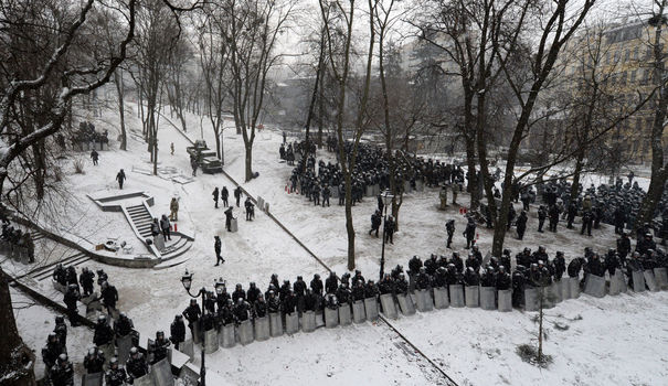 Après trois morts, un mince espoir de dialogue en Ukraine