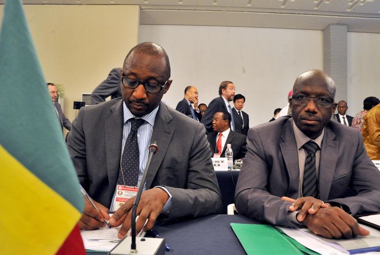 Yamoussa Camara, à droite, avec le ministre des Affaires étrangères du Mali Tieman Coulibaly, le 17 septembre 2012, à Abidjan. (Photo Issouf Sanogo. AFP)