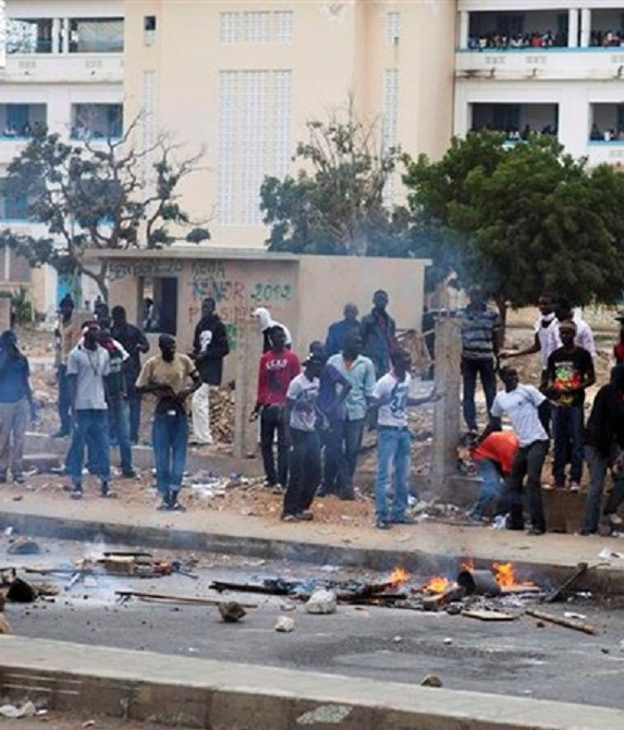 UCAD : Les étudiants en grève pour réclamer leurs bourses