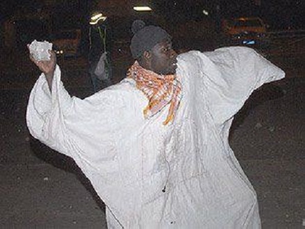 Mbacké- La réunion de la réconciliation de Moustapha Cissé Lô abrégée par des jets de pierres