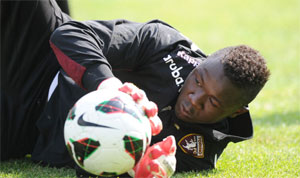 Le père de Lys Gomis attend "avec fierté" le retour de son fils