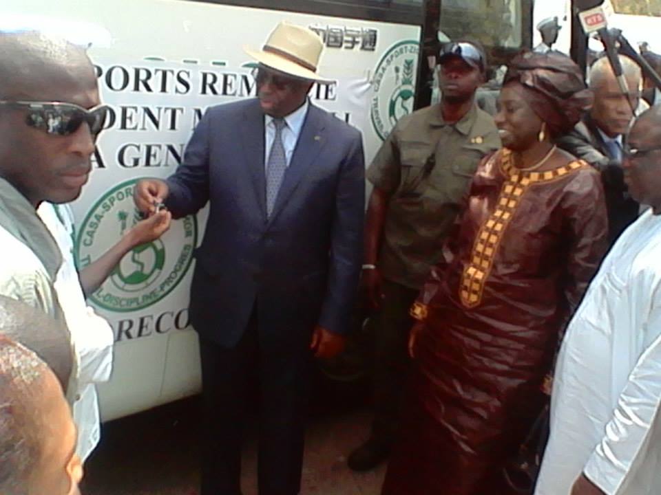 Le Casa Sports réceptionne le bus offert par Macky Sall