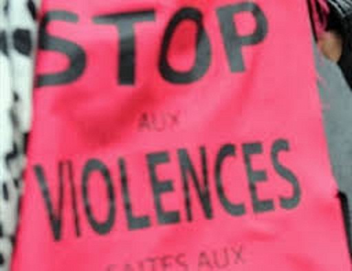 Aspergée d’acide et mordue, elle perd la vue