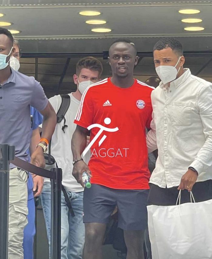 Mercato : Sa visite médicale bouclée, Sadio Mané s'affiche pour la première  fois avec les couleurs du Bayern Munich...