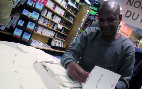 Le journaliste Ibrahima Athie dédicace son premier livre