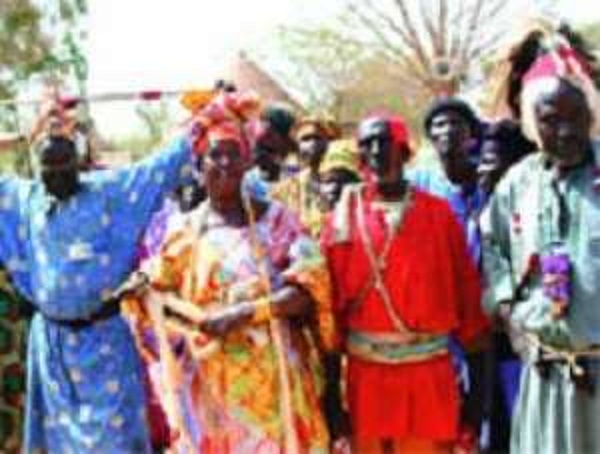 Pour une paix en Casamance, il faut trois femmes Sérères et une albinos Diola(Saltigués)