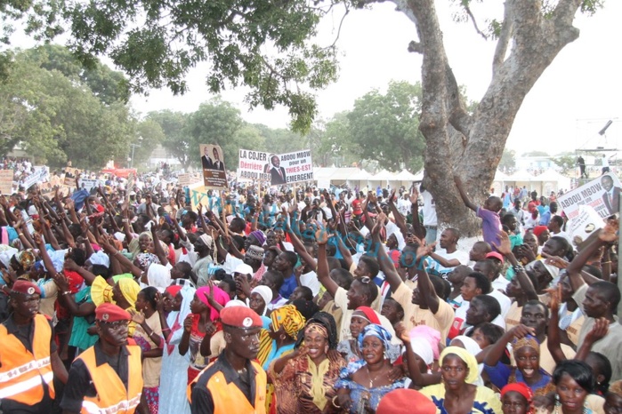 Macky Sall accueilli par une marée humaine
