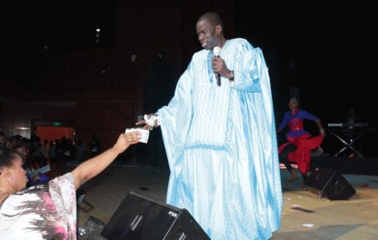 Une dame promet une villa parisienne à Assane NDIAYE