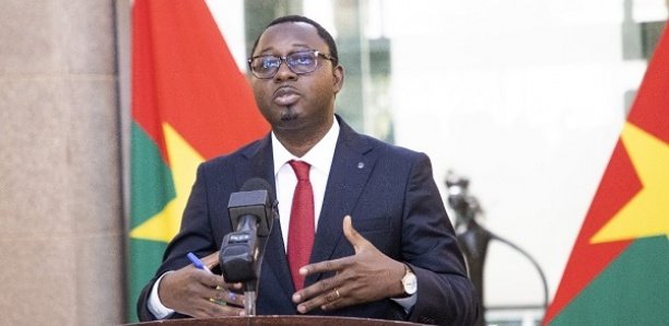 Burkina: Le porte-parole du gouvernement évoque une "crise interne à l'armée" et des négociations