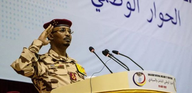 Tchad: le maintien de Mahamat Déby officialisé à la tête du pays