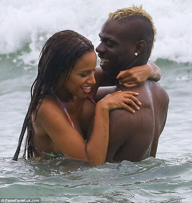 Football : Mario Balotelli et Fanny Neghesha en vacance à Miami