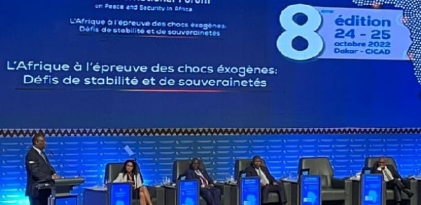 “Monde virtuel qui répand à haut débit la tromperie, le populisme” : Macky Sall veut sévir contre les réseaux sociaux