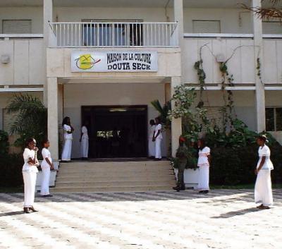 Douta Seck abrite des ateliers de performances artistiques pour enfants