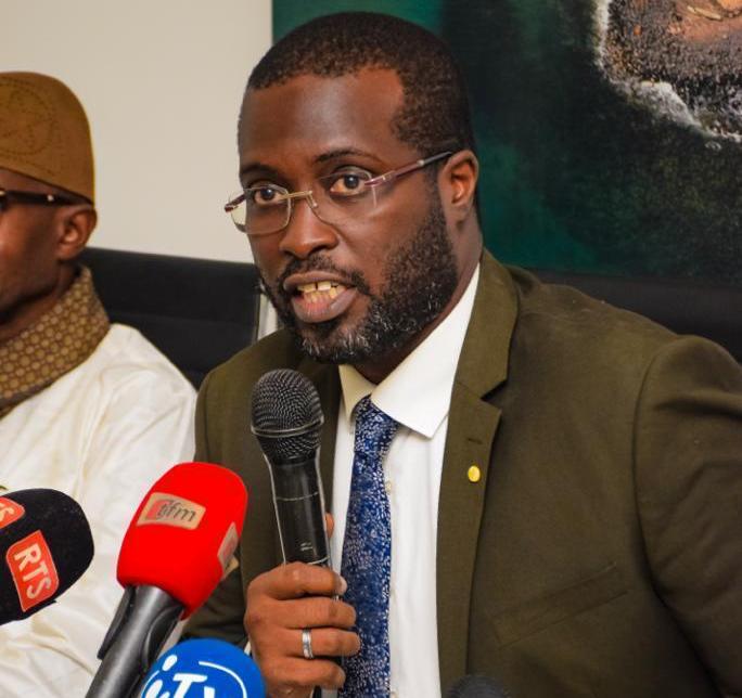 Papa Mahawa Diouf «retire» à Pape Alé Niang sa carte de presse