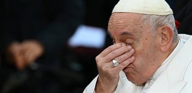Le Pape pleure en public en évoquant l'Ukraine "martyrisée"