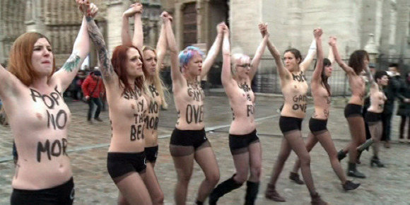 Dégradation d'une cloche de Notre-Dame de Paris: Neuf Femen relaxées