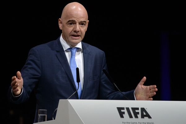 Foot: La Fifa va demander à tous ses pays-membres de baptiser un stade au nom de Pelé