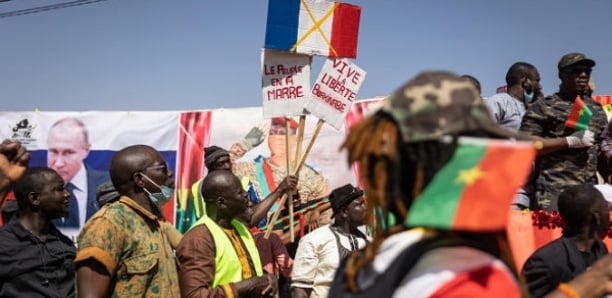 Retrait des troupes française : le gouvernement burkinabé persiste et signe