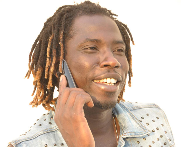 Hamady Badiane arrose Ameth Thiou de billets de banque