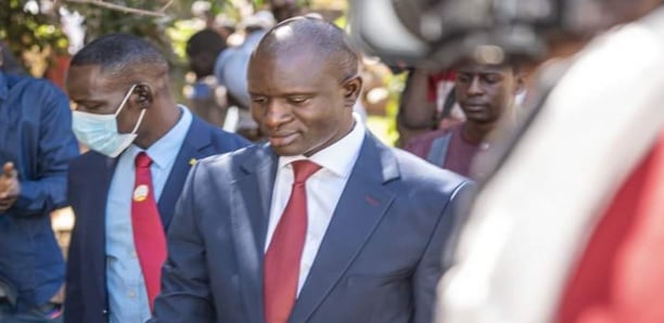 Dr Babacar Diop signe la charte du F24