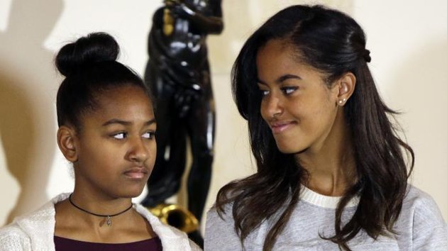 Etats-Unis : une attachée de presse critique les filles Obama, elle doit démissionner