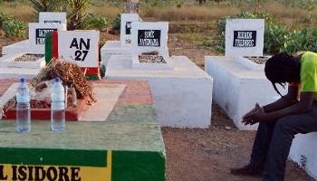 Burkina : l'État promet "des moyens" à la famille Sankara pour expertiser sa tombe