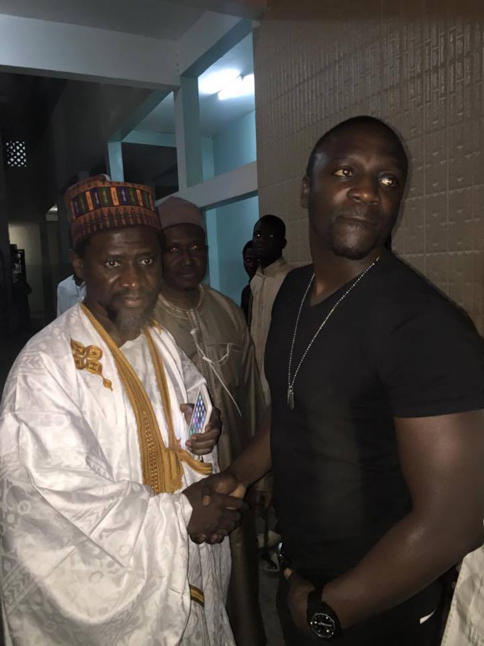 Akon chez Cheikh Mahi Cissé à Médina Baye Niass