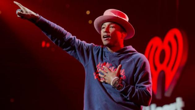 Pharrell Williams enflamme les Grammy Awards