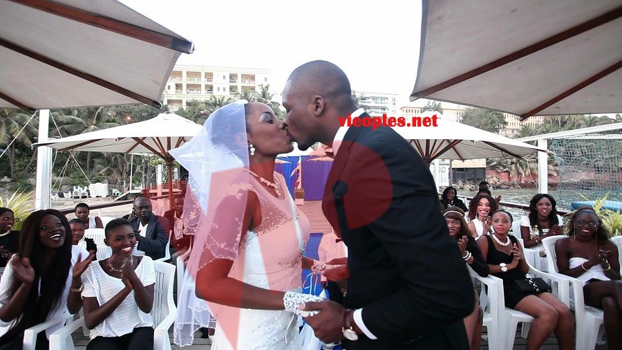 (2) Photos: faux mariage de Queen Biz… Regardez
