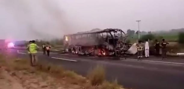 Pakistan: 18 personnes brûlées vives dans un accident de bus