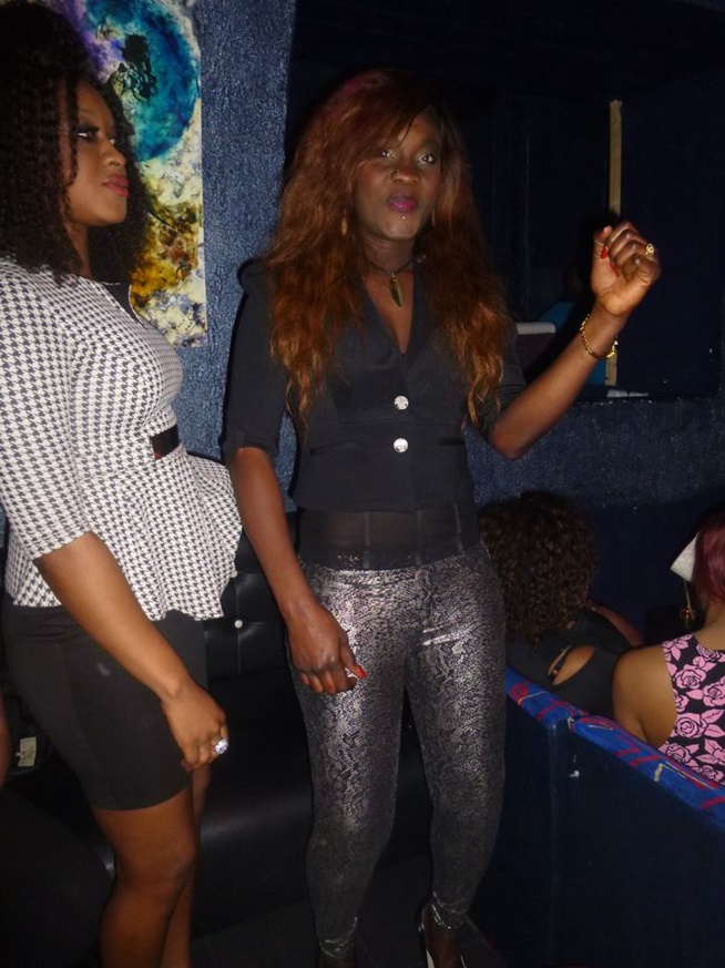 La discréte Séngalaise de Paris Ngone Flora en mode fiesta au Star Night.
