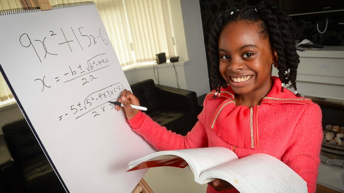 Royaume-Uni : Esther, 10 ans et déja en licence de mathématiques