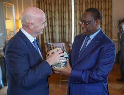 FOOTBALL:  Infantino dit avoir discuté de la coopération avec la FIFA avec Macky Sal