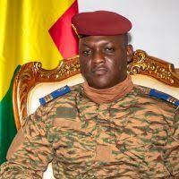 Jeune Afrique "proteste" contre sa suspension au Burkina Faso