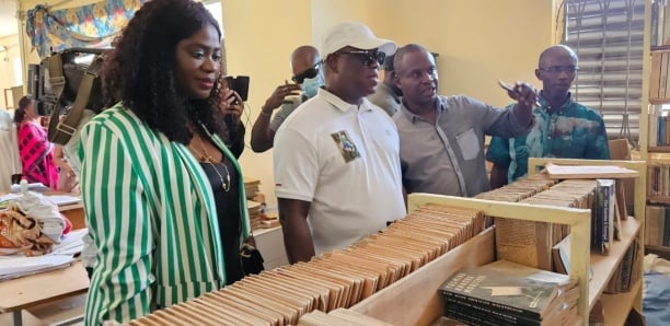 ZIGUINCHOR : L'APIX ET SECCA-S.A OFFRENT 350 TABLES-BANCS AUX ÉCOLES SACCAGÉES LORS DES DERNIÈRES MANIFESTATIONS