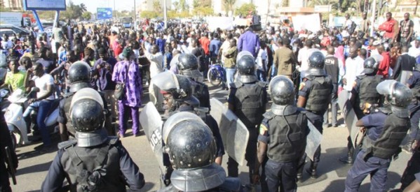 Dakar : Des élèves du (Limodak) barre l’autoroute