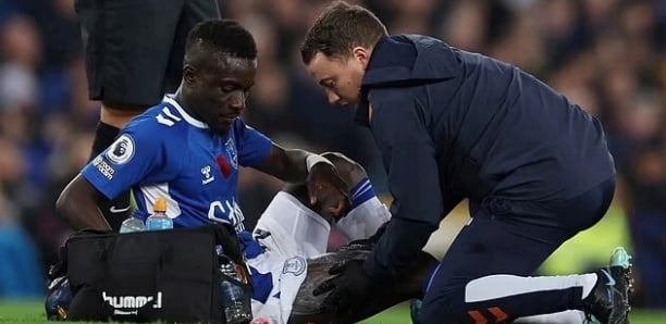 Premier League : Gana Guèye sort sur blessure