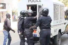Report de la présidentielle: 151 manifestants interpellés par la police