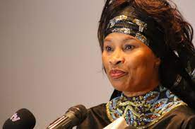 Crise politique : Aissata Tall Sall vole au secours de Macky Sall devant la presse française