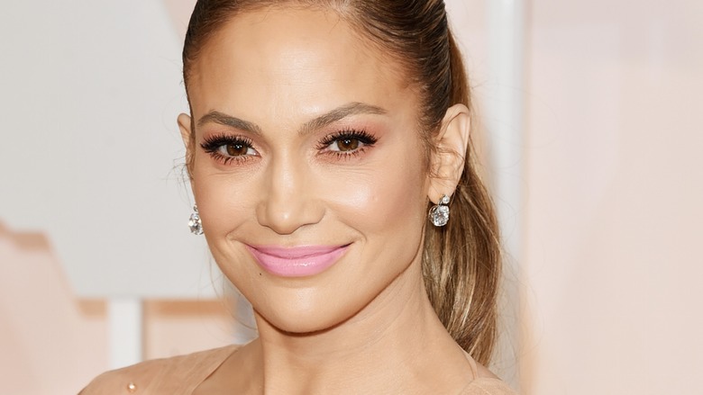 Jennifer Lopez : l'héroïne de Ta mère ou moi en 25 clichés sexy