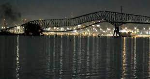 Effondrement d'un pont aux Etats-Unis: les autorités déclarent l'état d'urgence