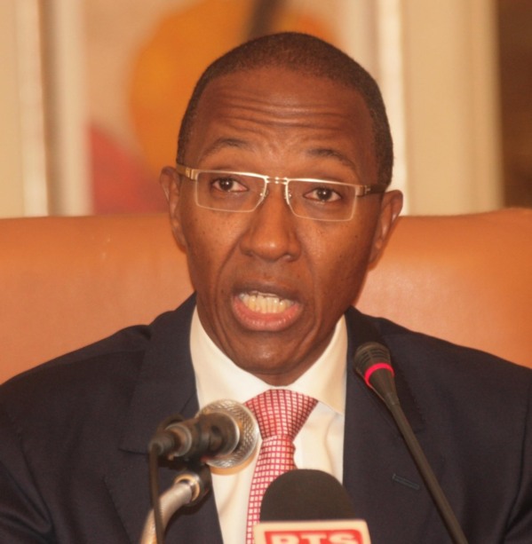 Face aux étudiants à l’UGB, l’ancien Premier Ministre, Abdoul MBAYE, déclare : «Chers étudiants, j’ai trouvé des villageois en train de manger du son de mil avec du tamarin! »