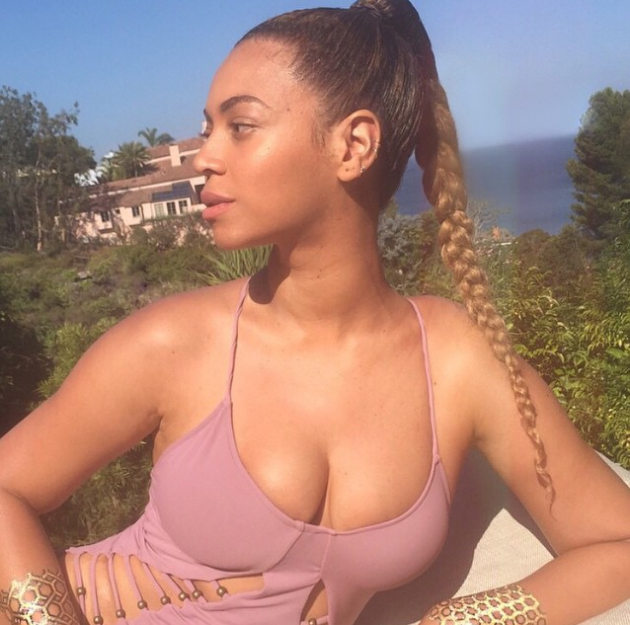 Beyoncé : elle exhibe ses seins sur Instagram
