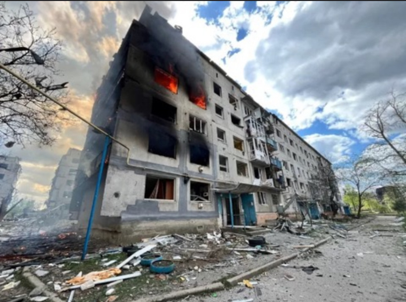 Quatre civils tués par des tirs de roquettes russes dans l’est de l’Ukraine