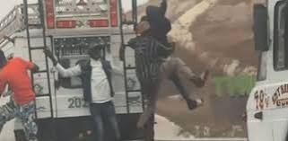 Actes d'indiscipline routière: Un chauffeur et un apprenti arrêtés par la police de Dakar